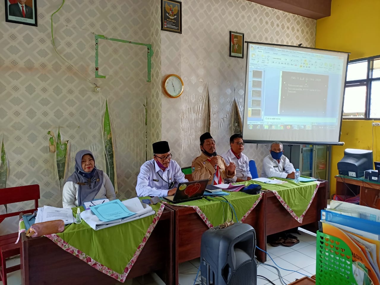 rapat kedinasan