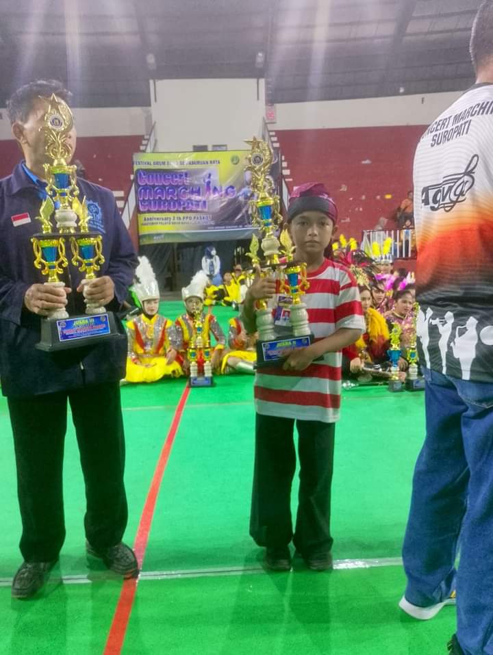 Juara Marching Band Suropati